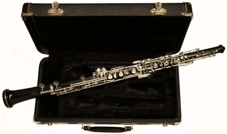 Second Hand Selmer Paris Oboe. Very good condition. Semi-automatic, dual system, banana key. Price £1399.00